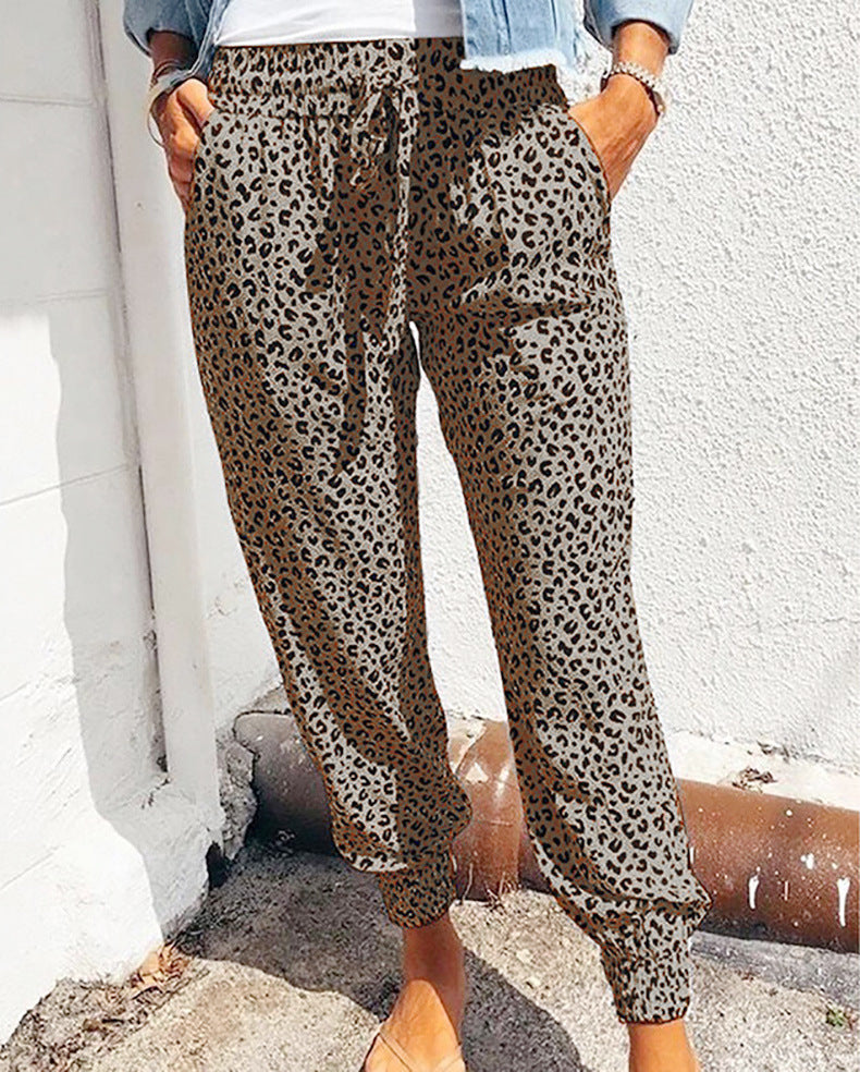 Damer avslappnade joggingbyxor med leopardmönster och elastisk midja Mirla-Eva Jonsson