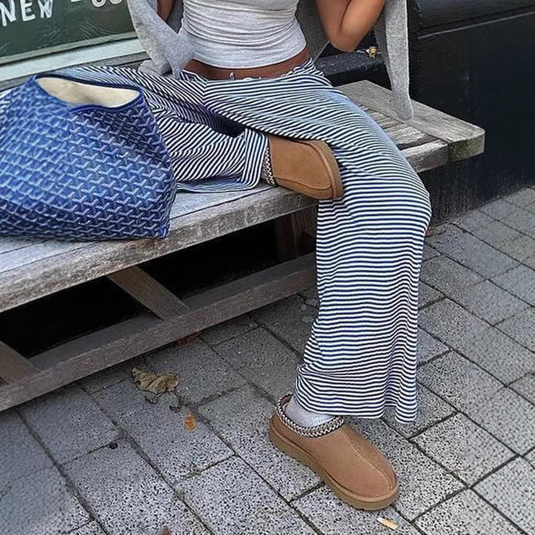 Damer avslappnade loungebyxor med elastiskt midjeband och fint randigt mönster Mirla-Eva Jonsson