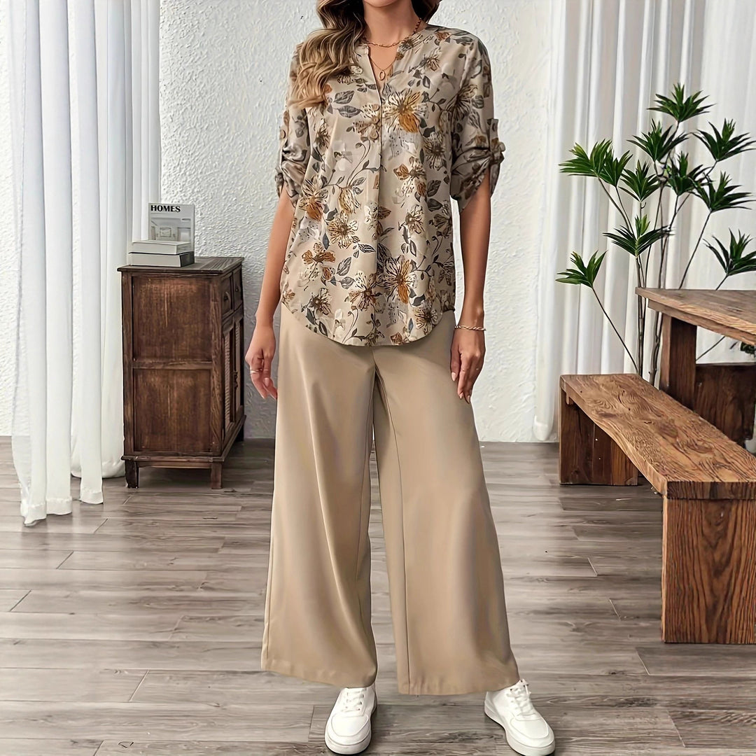 Damer avslappnade och eleganta blusar med blommönster Eva Jonsson-Eva Jonsson