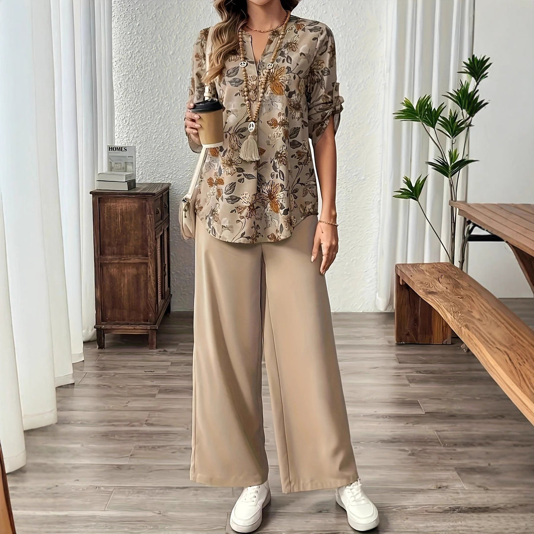 Damer avslappnade och eleganta blusar med blommönster Eva Jonsson-Eva Jonsson