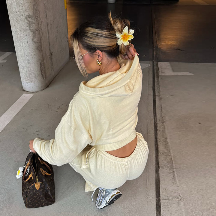 Damer avslappnade sportklädes-set med cropped topp och bekväma shorts Mirla-Eva Jonsson