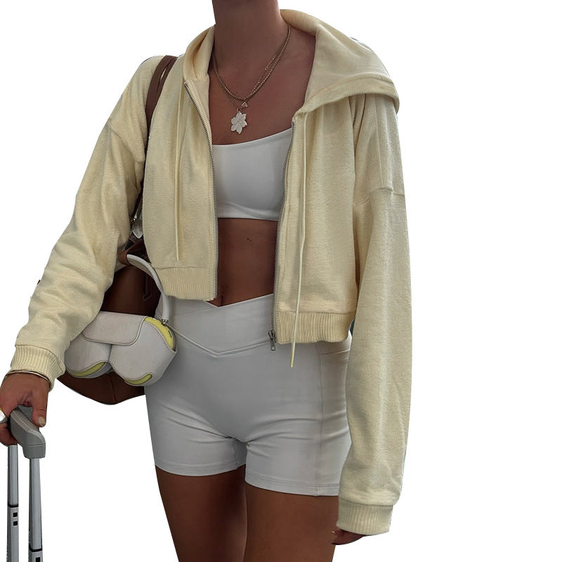 Damer avslappnade sportklädes-set med cropped topp och bekväma shorts Mirla-Eva Jonsson
