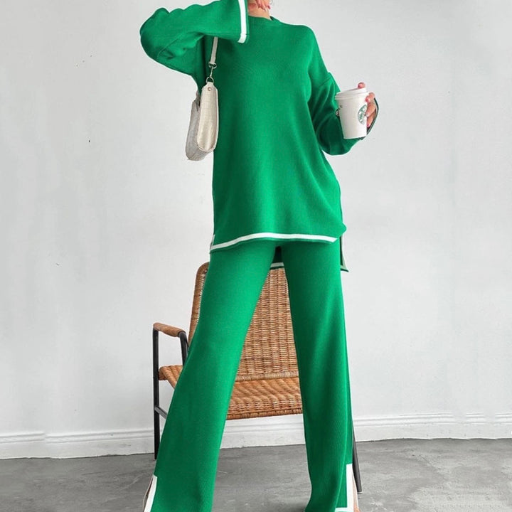 Damer avslappnande loungewear-set med kontrasterande fåll detaljer Mirla-Eva Jonsson