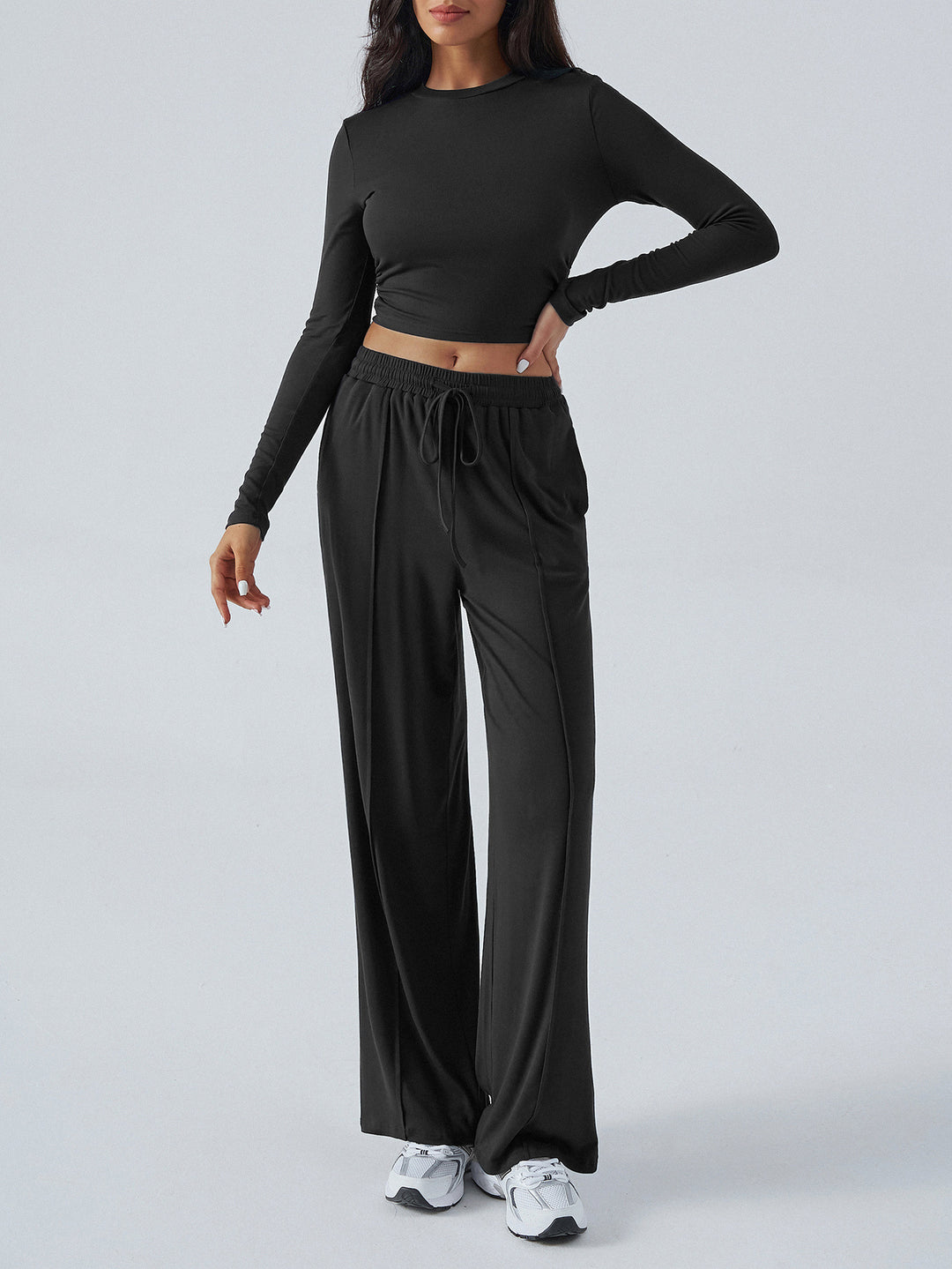 Damer avslappnat Lounge-set med långärmad cropped topp och bred midja Mirla-Eva Jonsson