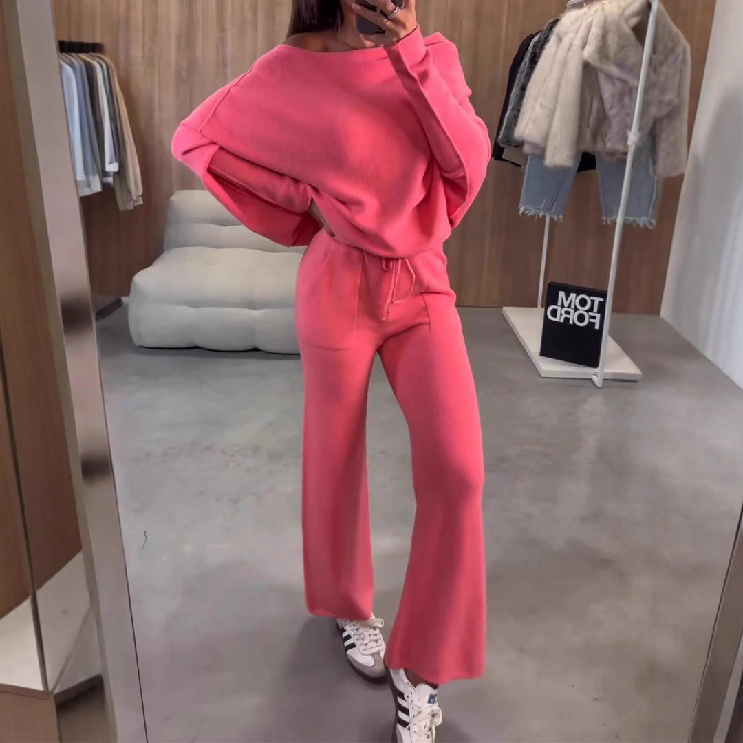 Damer avslappnat lounge-outfit med rymlig passform och djup halsringning Mirla-Eva Jonsson