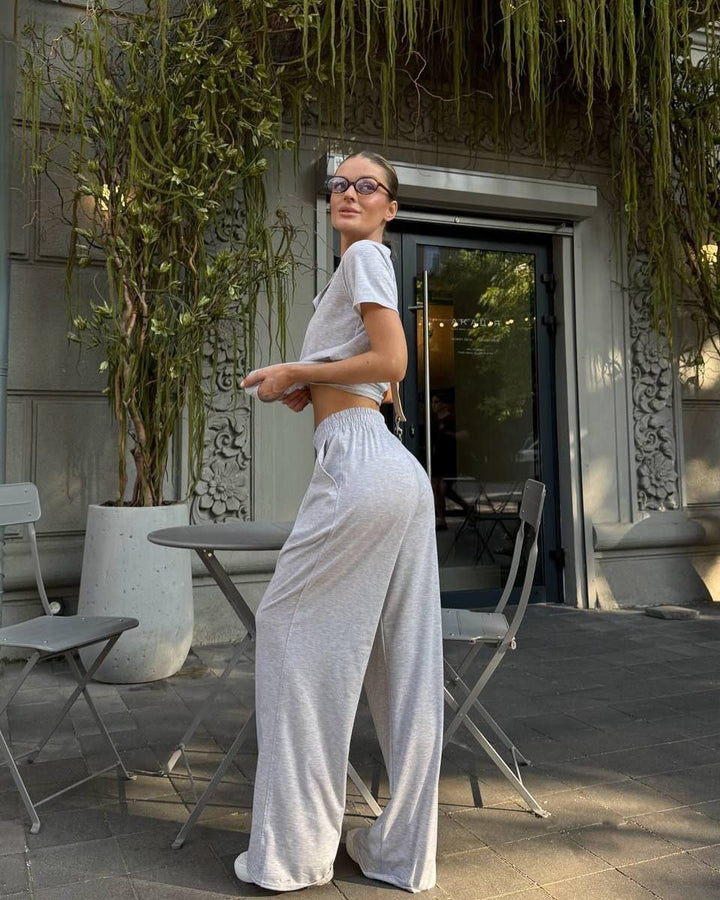 Damer avslappnat lounge-set med cropped topp och vida byxor Eva Jonsson-Eva Jonsson
