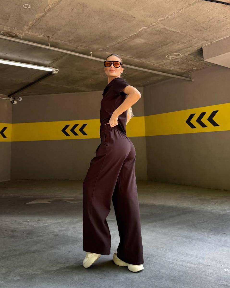 Damer avslappnat lounge-set med cropped topp och vida byxor Eva Jonsson-Eva Jonsson