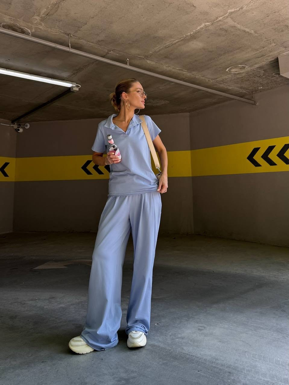 Damer avslappnat lounge-set med cropped topp och vida byxor Eva Jonsson-Eva Jonsson