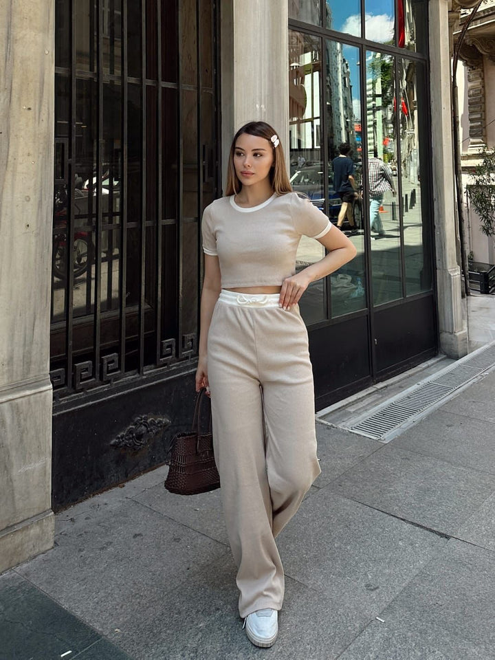 Damer avslappnat lounge-set med cropped topp och vida byxor Mirla-Eva Jonsson