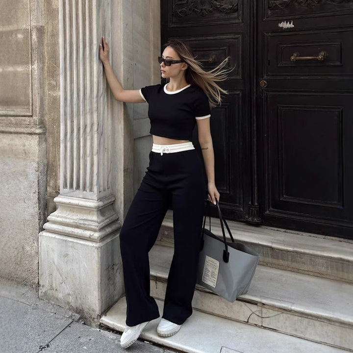 Damer avslappnat lounge-set med cropped topp och vida byxor Mirla-Eva Jonsson