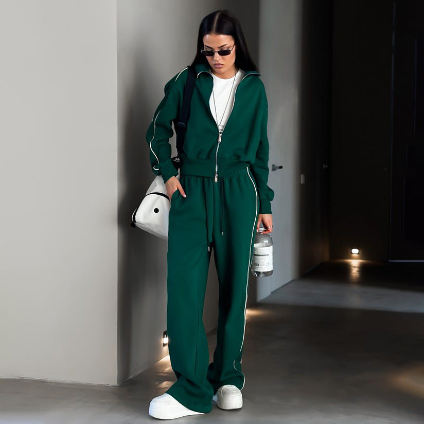 Damer avslappnat loungset med cropped hoodie och vida byxor Mirla-Eva Jonsson