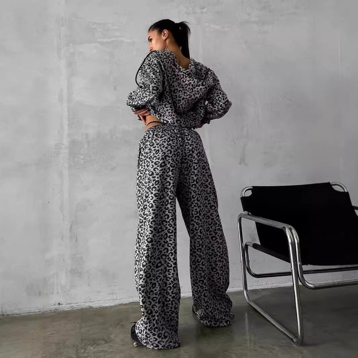 Damer avslappnat oversized fritidsset med djurtryck Mirla-Eva Jonsson