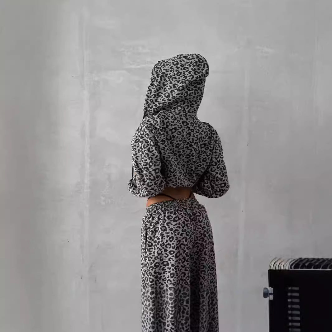 Damer avslappnat oversized fritidsset med djurtryck Mirla-Eva Jonsson