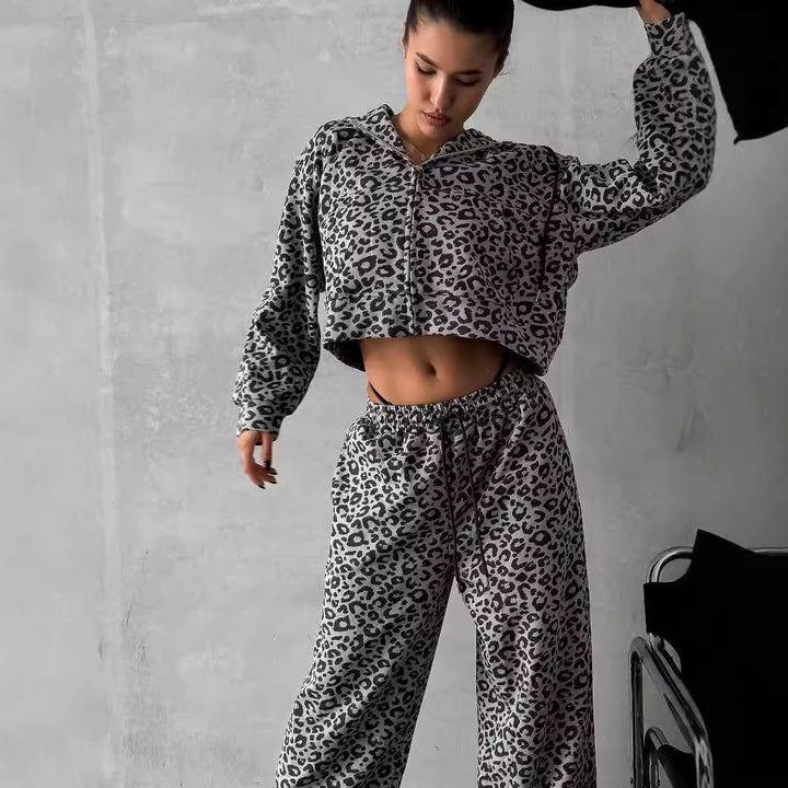 Damer avslappnat oversized fritidsset med djurtryck Mirla-Eva Jonsson