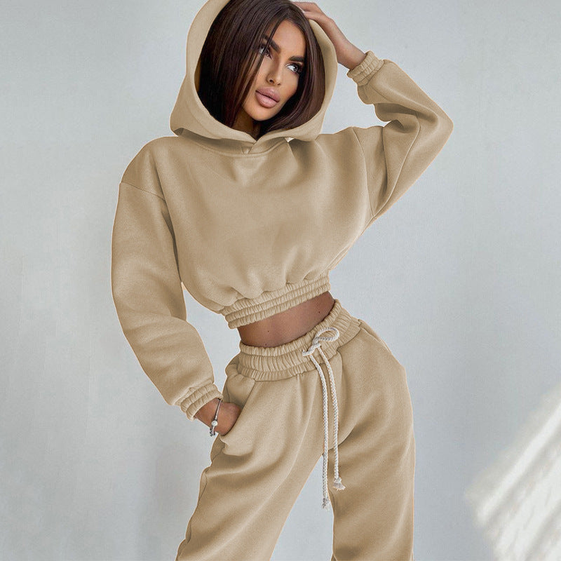 Damer avslappnat sportset med cropped hoodie och elastiska byxor Eva Jonsson-Eva Jonsson