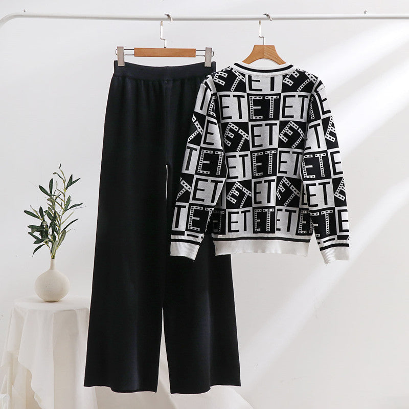 Damer avslappnat stickat loungewear-set med grafiskt mönster och lös passform Mirla-Eva Jonsson