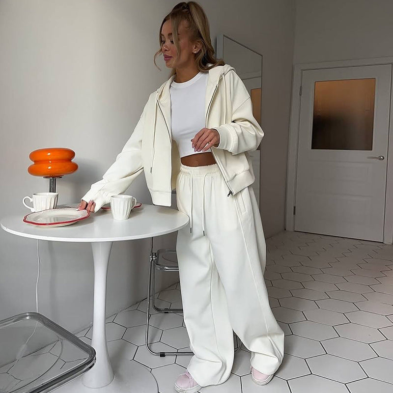Damer avslappnat sweatset med kort överdel och vida byxor Mirla-Eva Jonsson