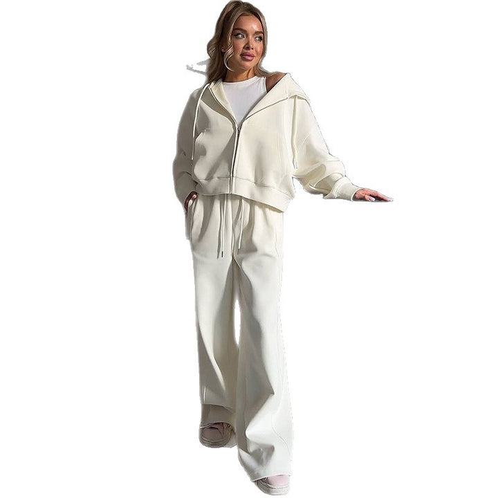 Damer avslappnat sweatset med kort överdel och vida byxor Mirla-Eva Jonsson