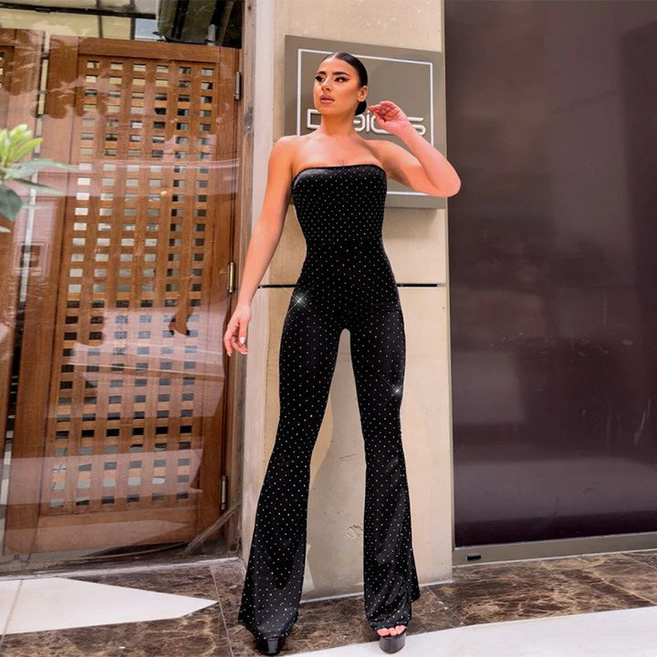 Damer axelbar jumpsuit med eleganta paljetter och skosöljor Mirla-Eva Jonsson