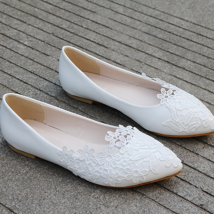 Damer ballerinas i konstläder med ömtåliga spetsdekorationer Mirla-Eva Jonsson