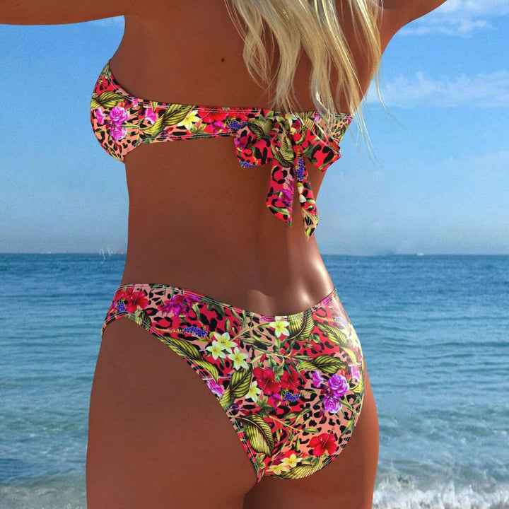 Damer bandeau-bikini med blommönster och hög skärning-Eva Jonsson