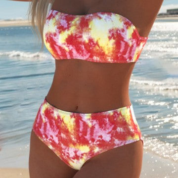 Damer bandeau-bikini med hög midja och modern batikdesign Mirla-Eva Jonsson