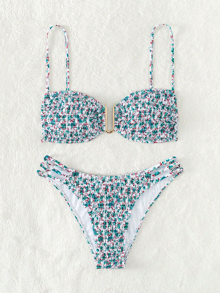 Damer bandeau-bikini med raffinerad volangdesign och trendiga snördetaljer Mirla-Eva Jonsson