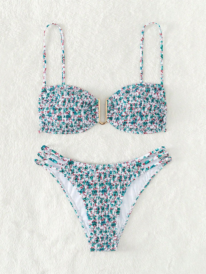 Damer bandeau-bikini med raffinerad volangdesign och trendiga snördetaljer Mirla-Eva Jonsson