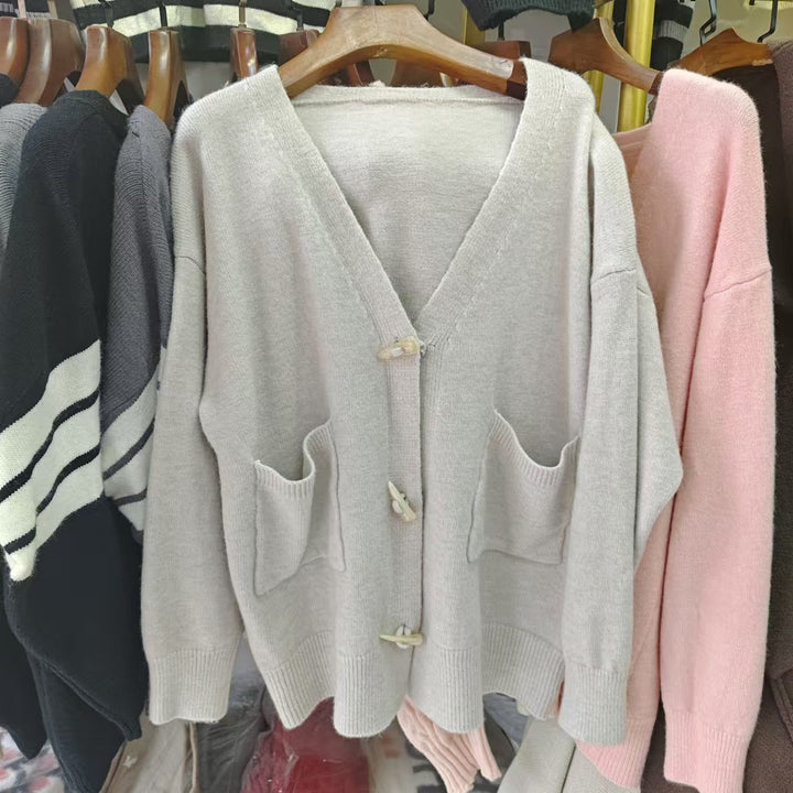 Damer bekväm Knitwear Cardigan med stora fickor och högkvalitativa knappdetaljer Mirla-Eva Jonsson