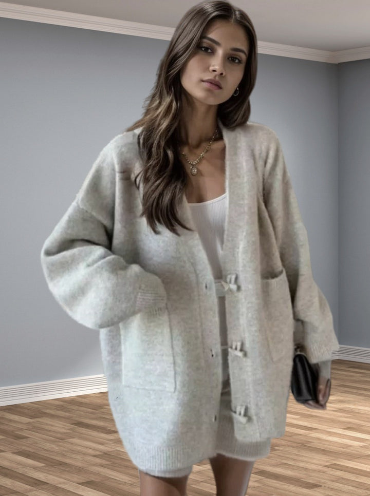 Damer bekväm Knitwear Cardigan med stora fickor och högkvalitativa knappdetaljer Mirla-Eva Jonsson