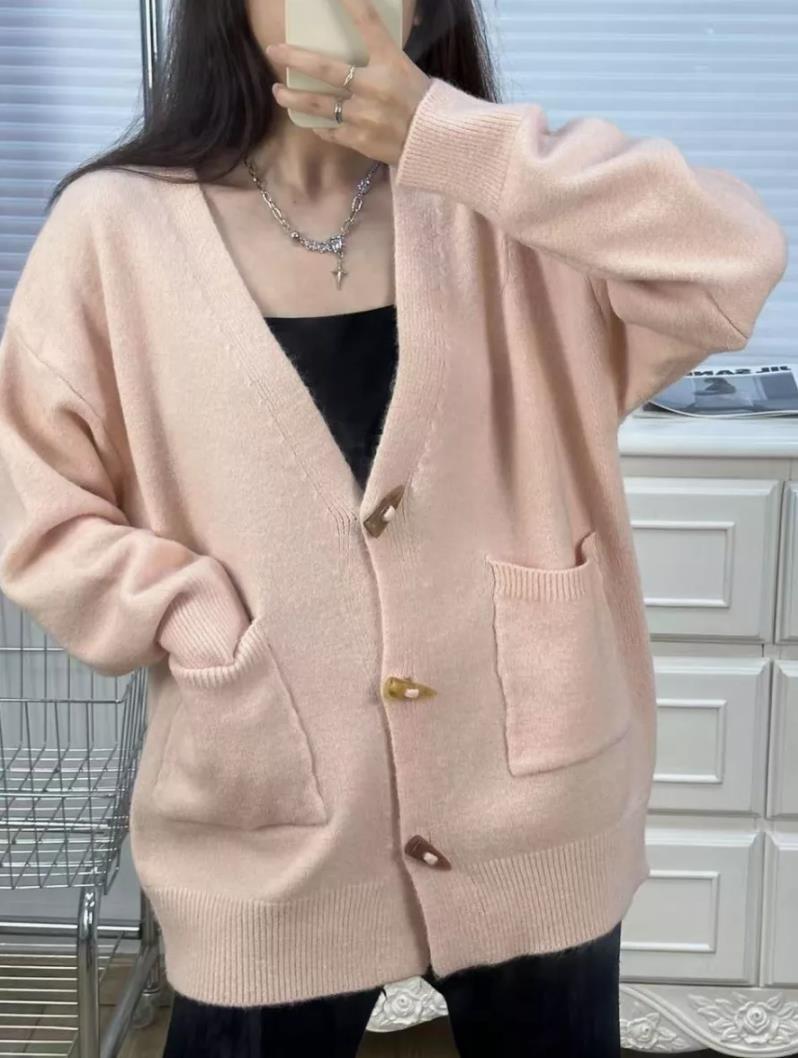 Damer bekväm Knitwear Cardigan med stora fickor och högkvalitativa knappdetaljer Mirla-Eva Jonsson