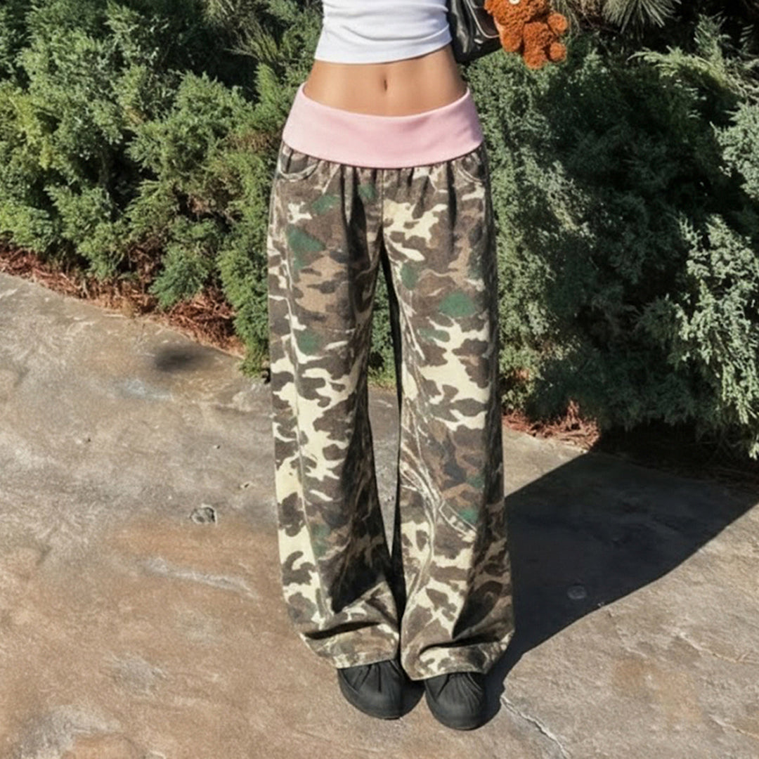 Damer bekväm cargobyxa med elastisk midja och camouflage-mönster Mirla-Eva Jonsson