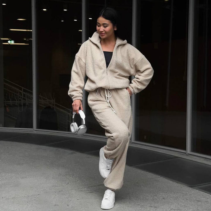 Damer bekväm fleece-hoodie med elastiska mudd och matchande joggingbyxor Mirla-Eva Jonsson