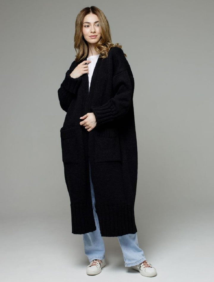 Damer bekväm lång stickad cardigan med fickor och breda ärmar Mirla-Eva Jonsson