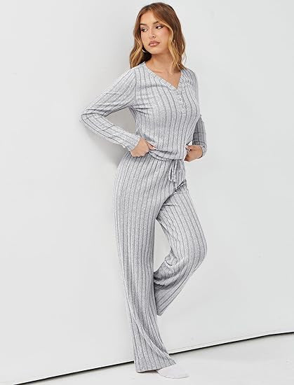 Damer bekväm pyjamas-set med långärmad överdel och vida byxor Mirla-Eva Jonsson
