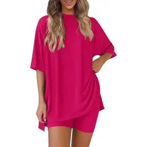 Damer bekväm sport-loungewear-kombination med oversized T-shirt och shorts Eva Jonsson-Eva Jonsson