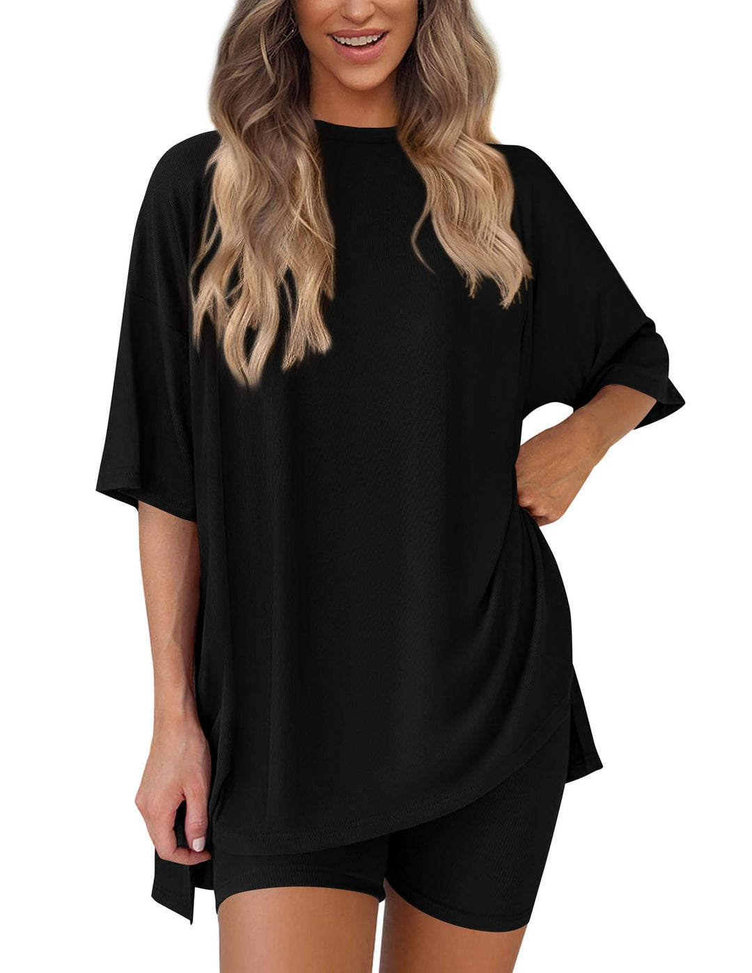 Damer bekväm sport-loungewear-kombination med oversized T-shirt och shorts Eva Jonsson-Eva Jonsson