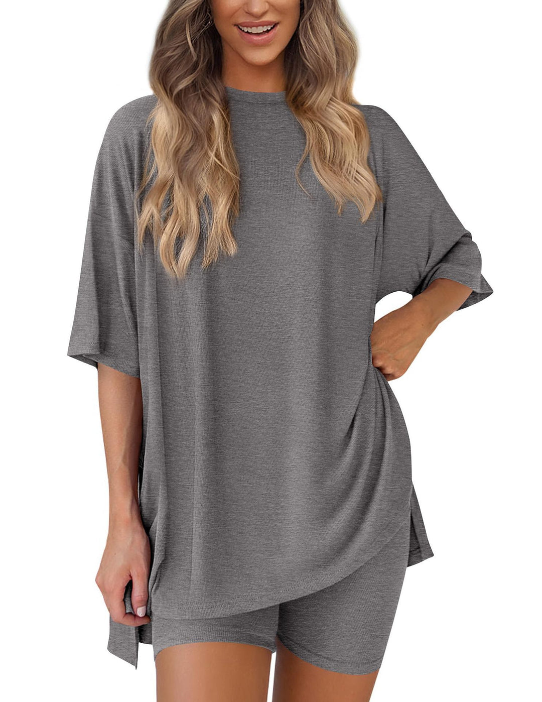 Damer bekväm sport-loungewear-kombination med oversized T-shirt och shorts Eva Jonsson-Eva Jonsson