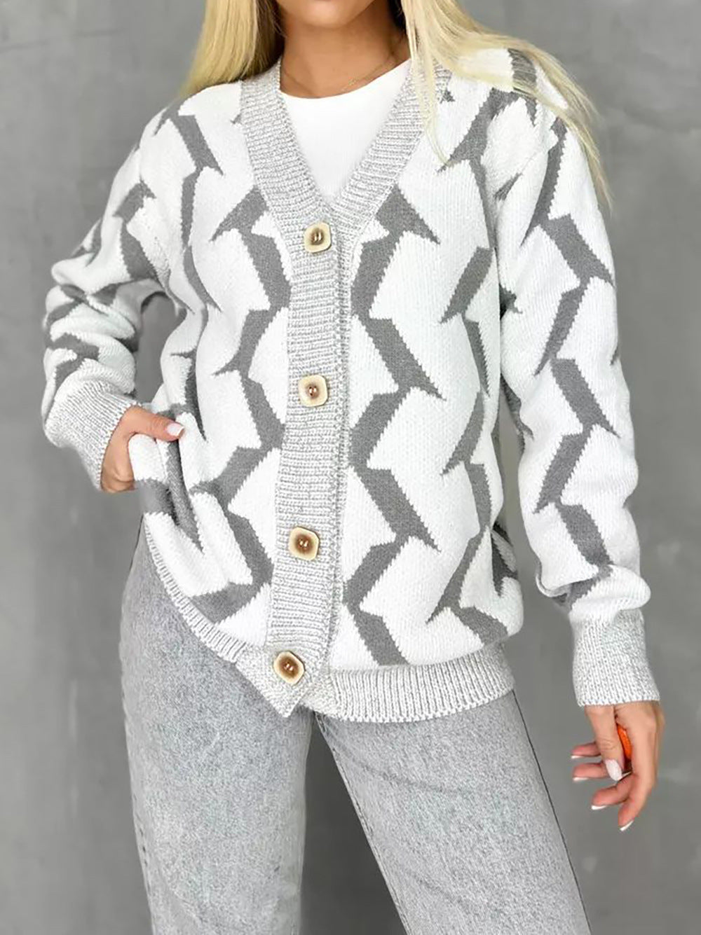 Damer bekväm stickad cardigan med modern blixtdesign och knäppning Mirla-Eva Jonsson