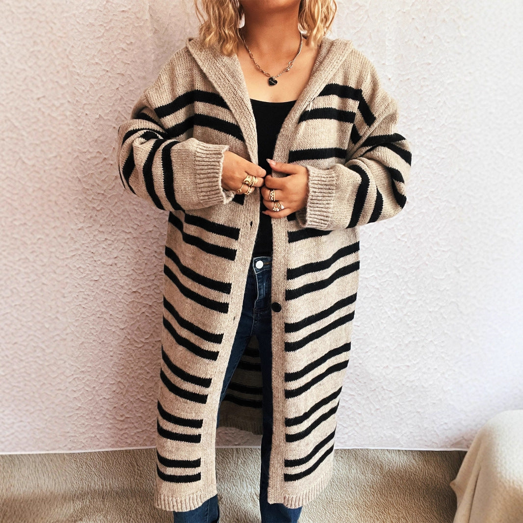 Damer bekväm stickad cardigan med modernt randmönster och huva Mirla-Eva Jonsson