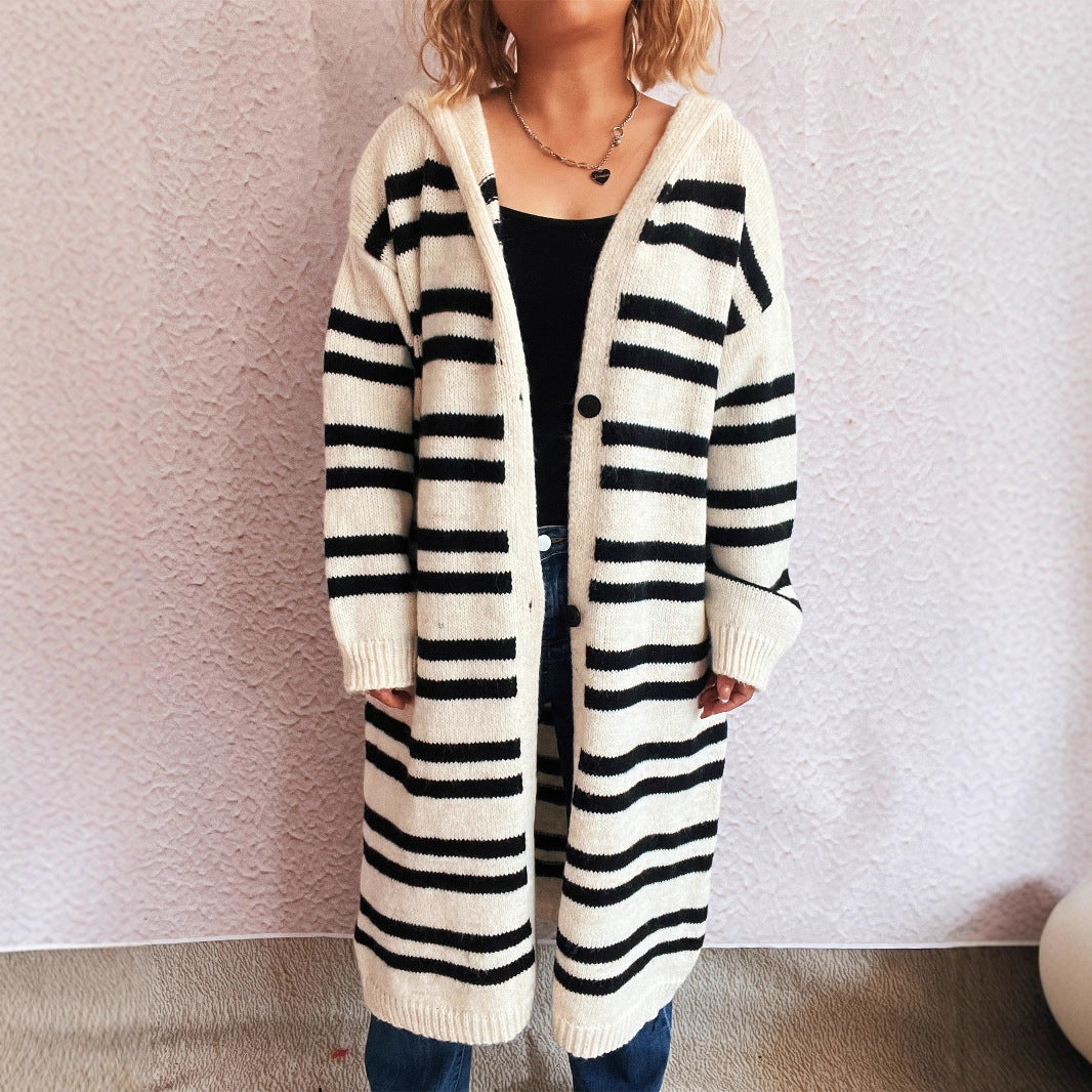 Damer bekväm stickad cardigan med modernt randmönster och huva Mirla-Eva Jonsson