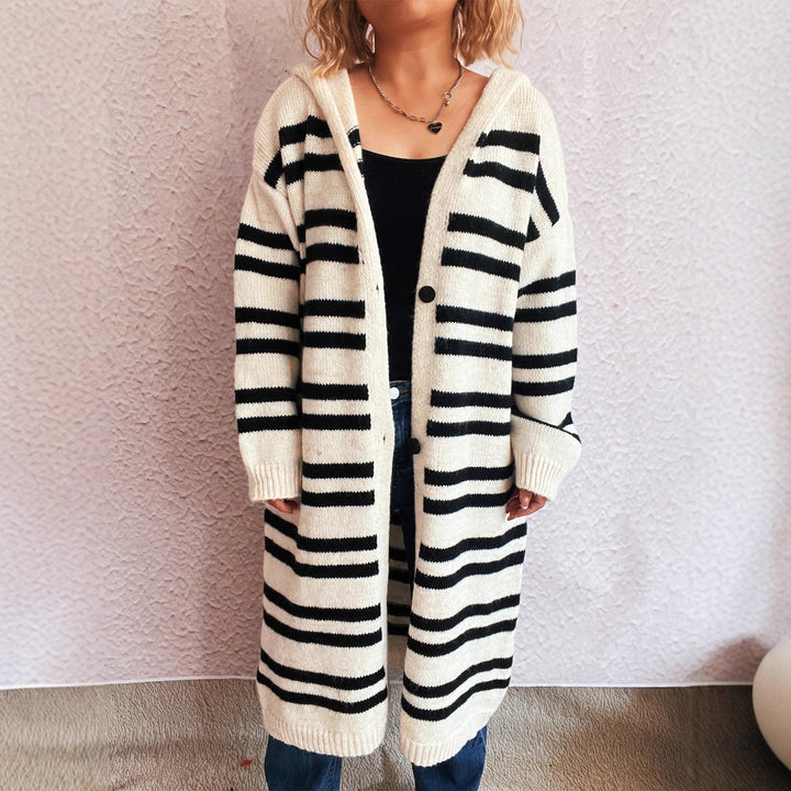Damer bekväm stickad cardigan med modernt randmönster och huva Mirla-Eva Jonsson