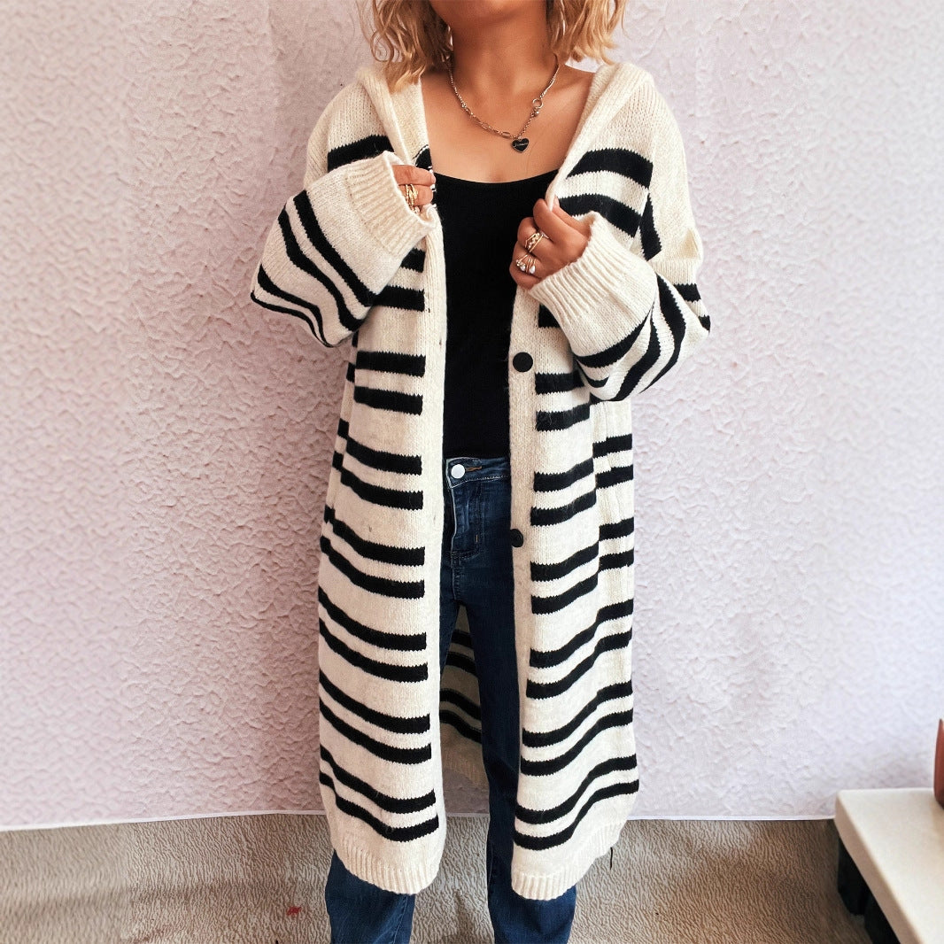 Damer bekväm stickad cardigan med modernt randmönster och huva Mirla-Eva Jonsson