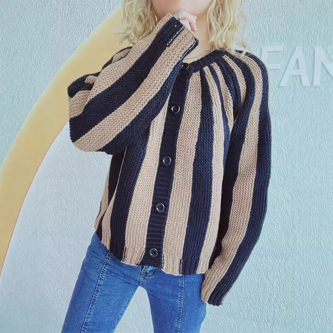 Damer bekväm stickad cardigan med randig design och moderna knapplösningar Mirla-Eva Jonsson