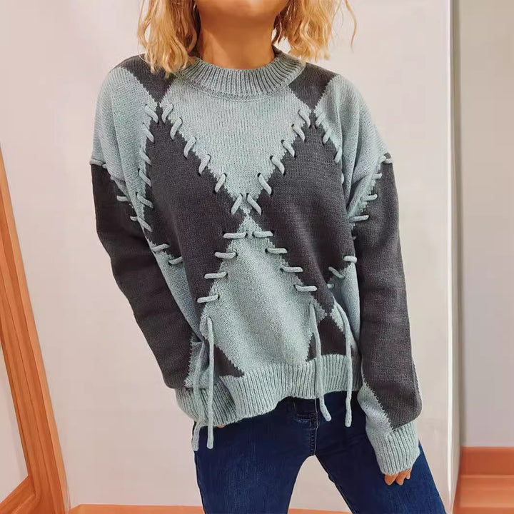 Damer bekväm stickad tröja med iögonfallande design och moderna snörningsdetaljer Mirla-Eva Jonsson