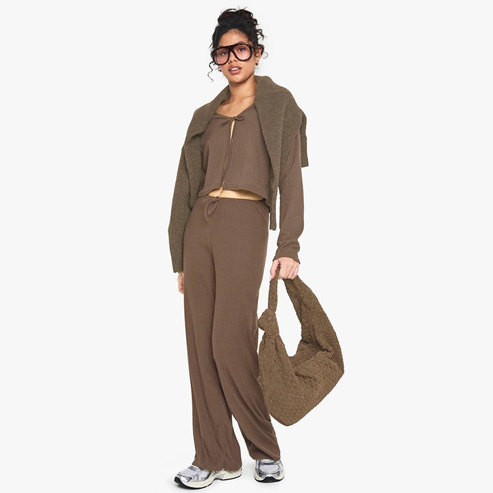 Damer bekväm strickdräkt med cropped jacka och vida byxben Mirla-Eva Jonsson