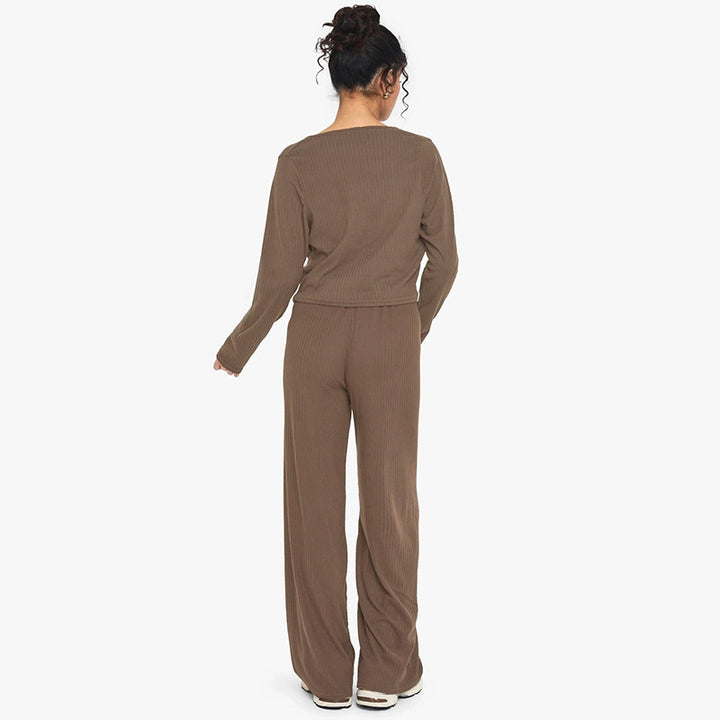 Damer bekväm strickdräkt med cropped jacka och vida byxben Mirla-Eva Jonsson
