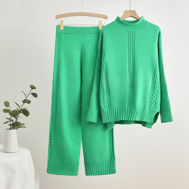Damer bekväma stickade loungewear-set med höga mudd och dekorativa flätmönster Mirla-Eva Jonsson