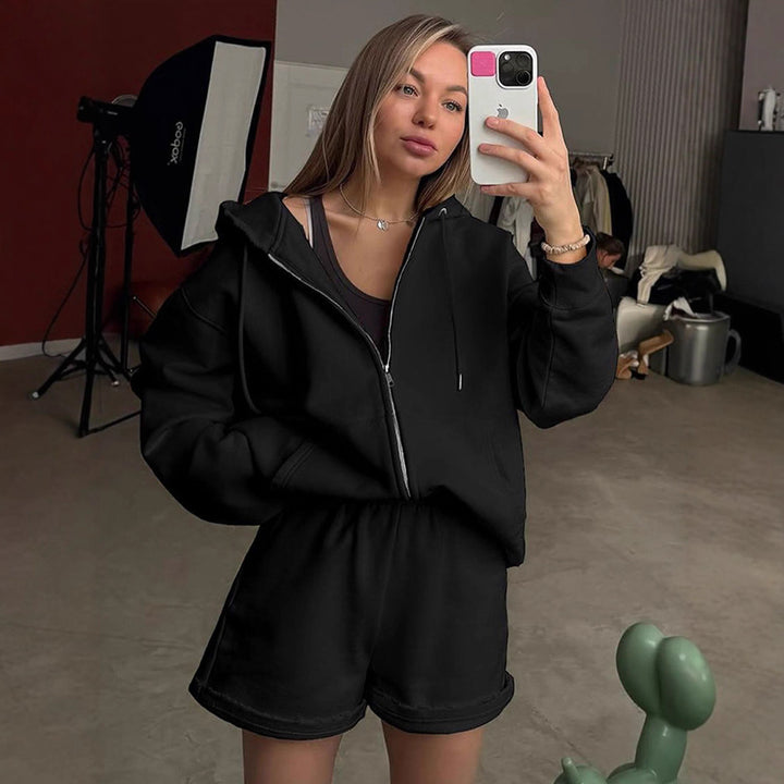 Damer bekväma sweatshorts med oversized hoodie Mirla-Eva Jonsson