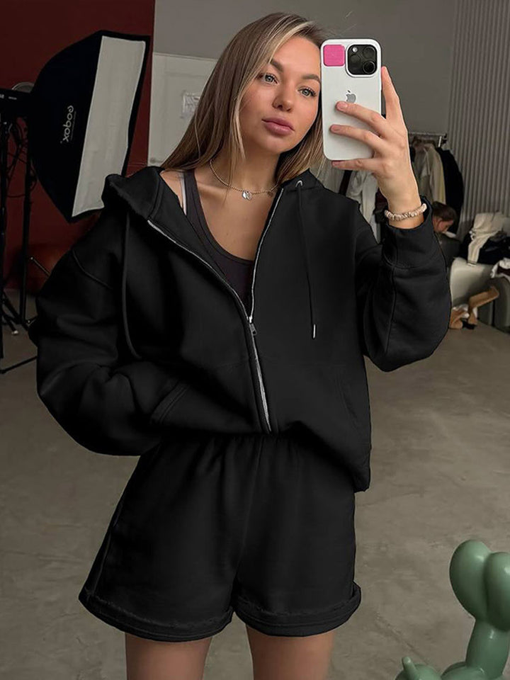 Damer bekväma sweatshorts med oversized hoodie Mirla-Eva Jonsson